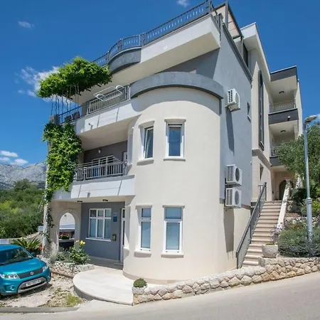 Pejic New, Penthouse