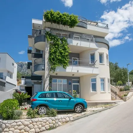 Pejic New, Penthouse