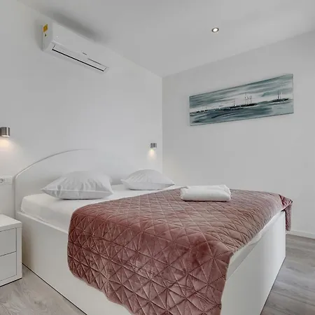 Pejic New, Penthouse * Podgora