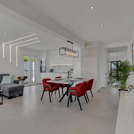 Pejic New, Penthouse