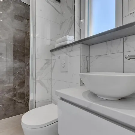 Pejic New, Penthouse