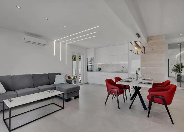 Pejic New, Penthouse * 포드고라