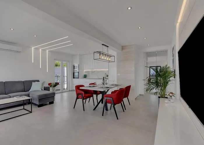 Pejic New, Penthouse