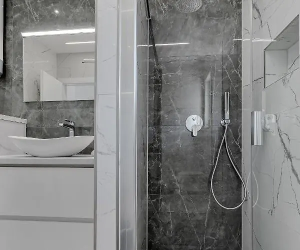 Pejic New, Penthouse 포드고라